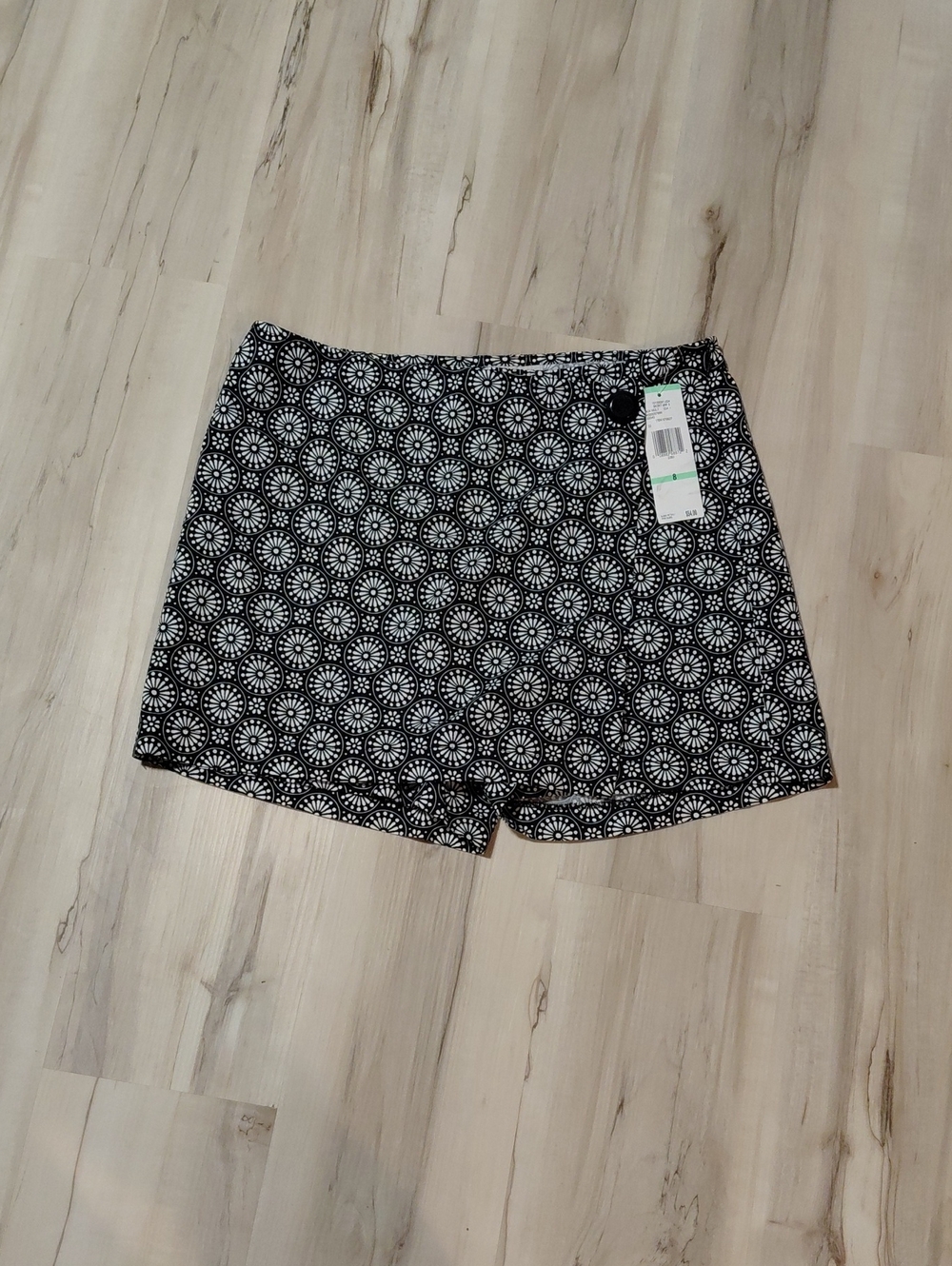 Jones New York Black and White Geometric Skort